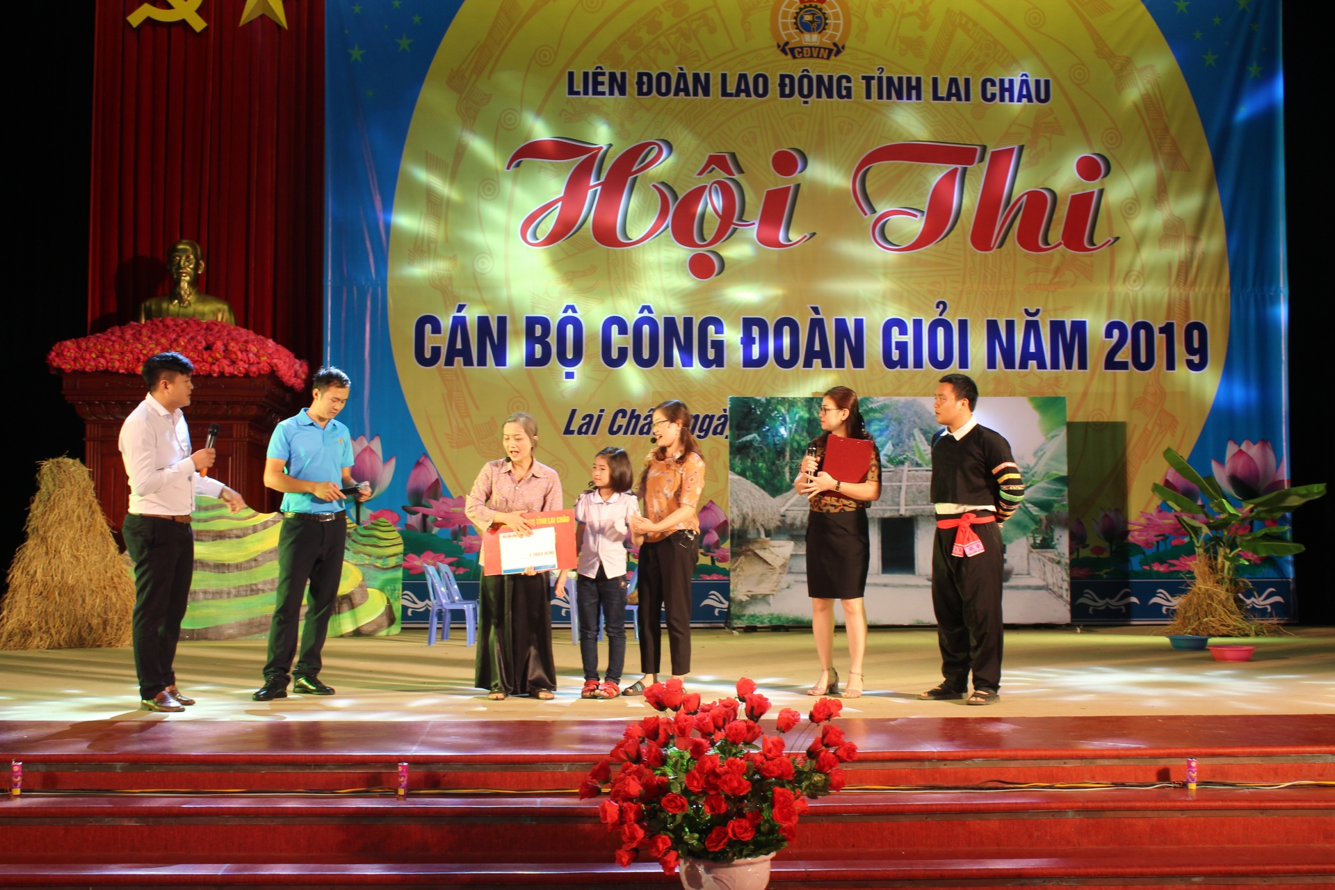 180 thí sinh tham gia thi cán bộ công đoàn giỏi 180 thi sinh tham gia thi can bo cong doan gioi