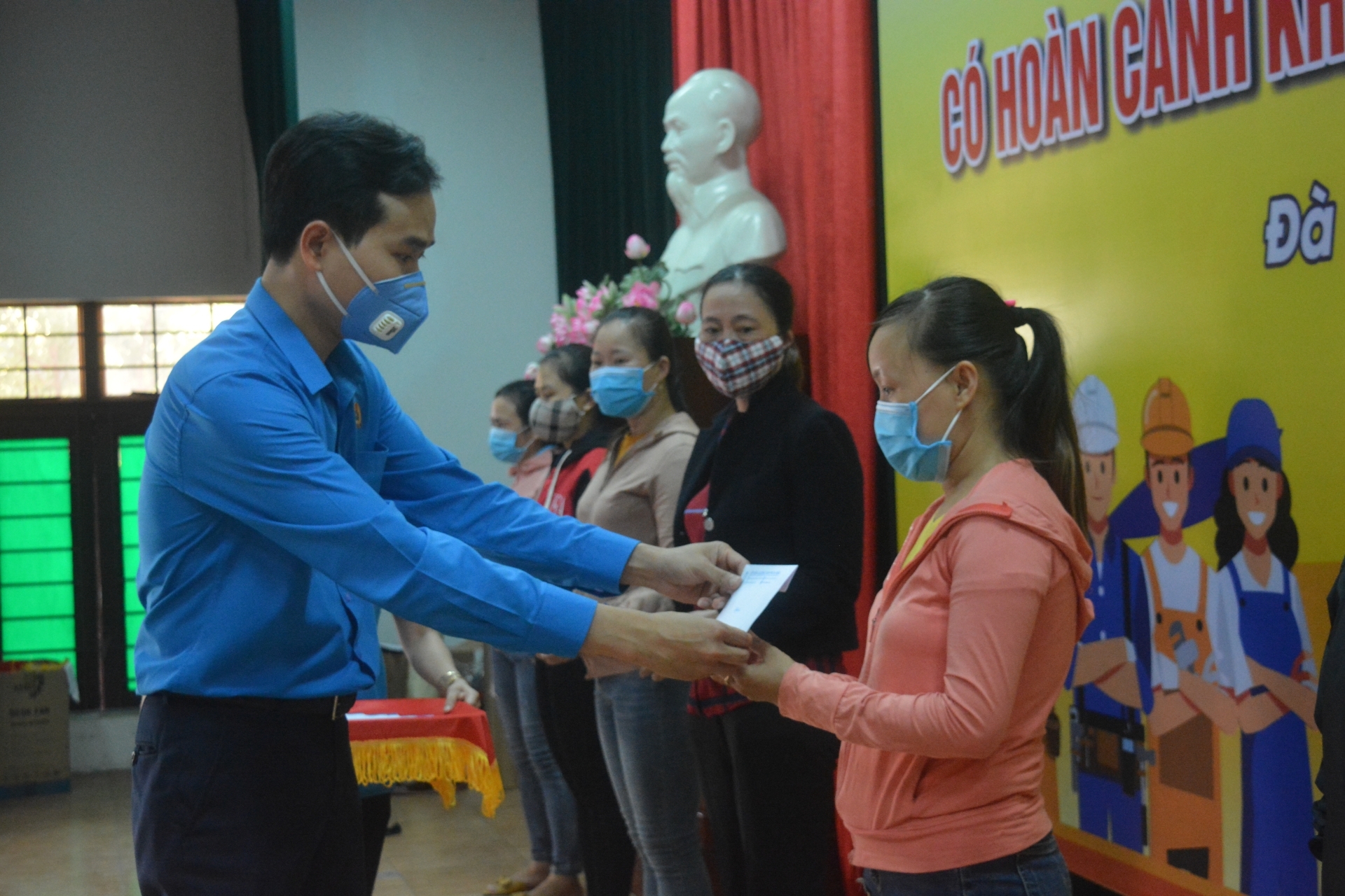 Thiệt thòi khi người lao động không được tham gia BHYT do ảnh hưởng của Covid-19 Thiệt thòi khi người lao động không được tham gia BHYT do ảnh hưởng của Covid 19