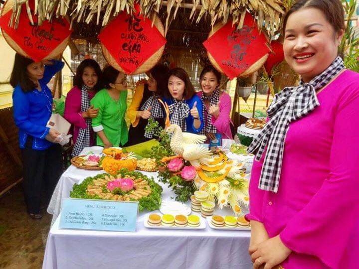 Khích lệ lao động nữ vừa đẹp, duyên dáng vừa lao động giỏi Khích lệ lao động nữ vừa đẹp, duyên dáng vừa lao động giỏi