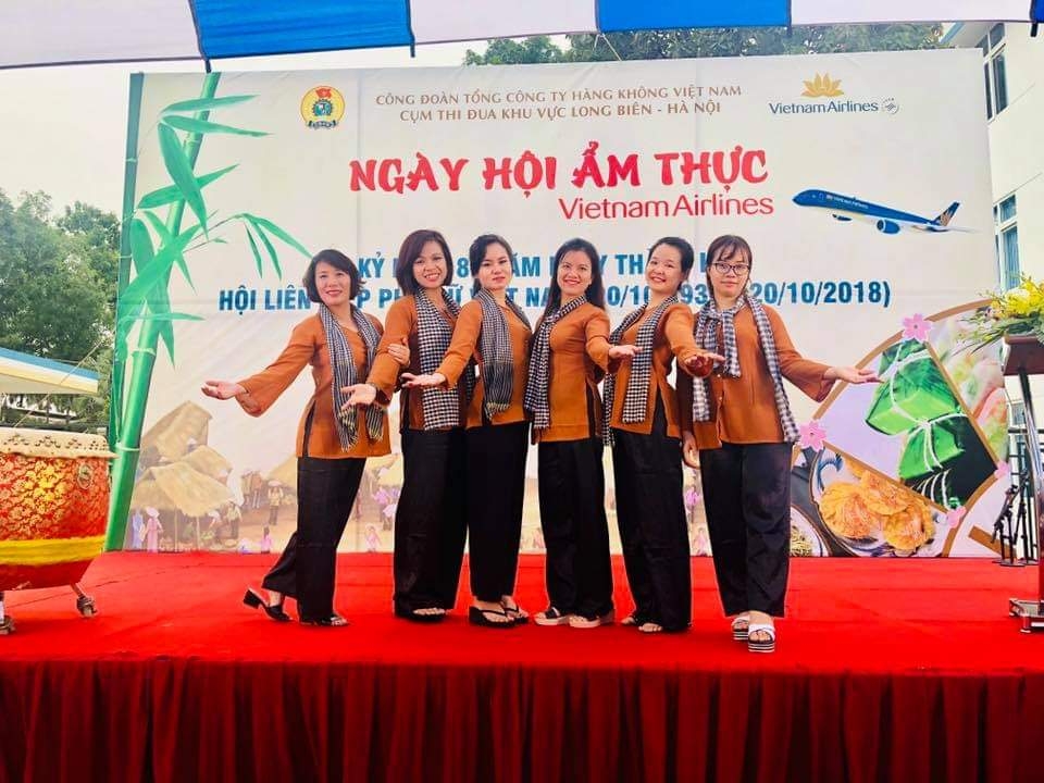 Khích lệ lao động nữ vừa đẹp, duyên dáng vừa lao động giỏi Khích lệ lao động nữ vừa đẹp, duyên dáng vừa lao động giỏi