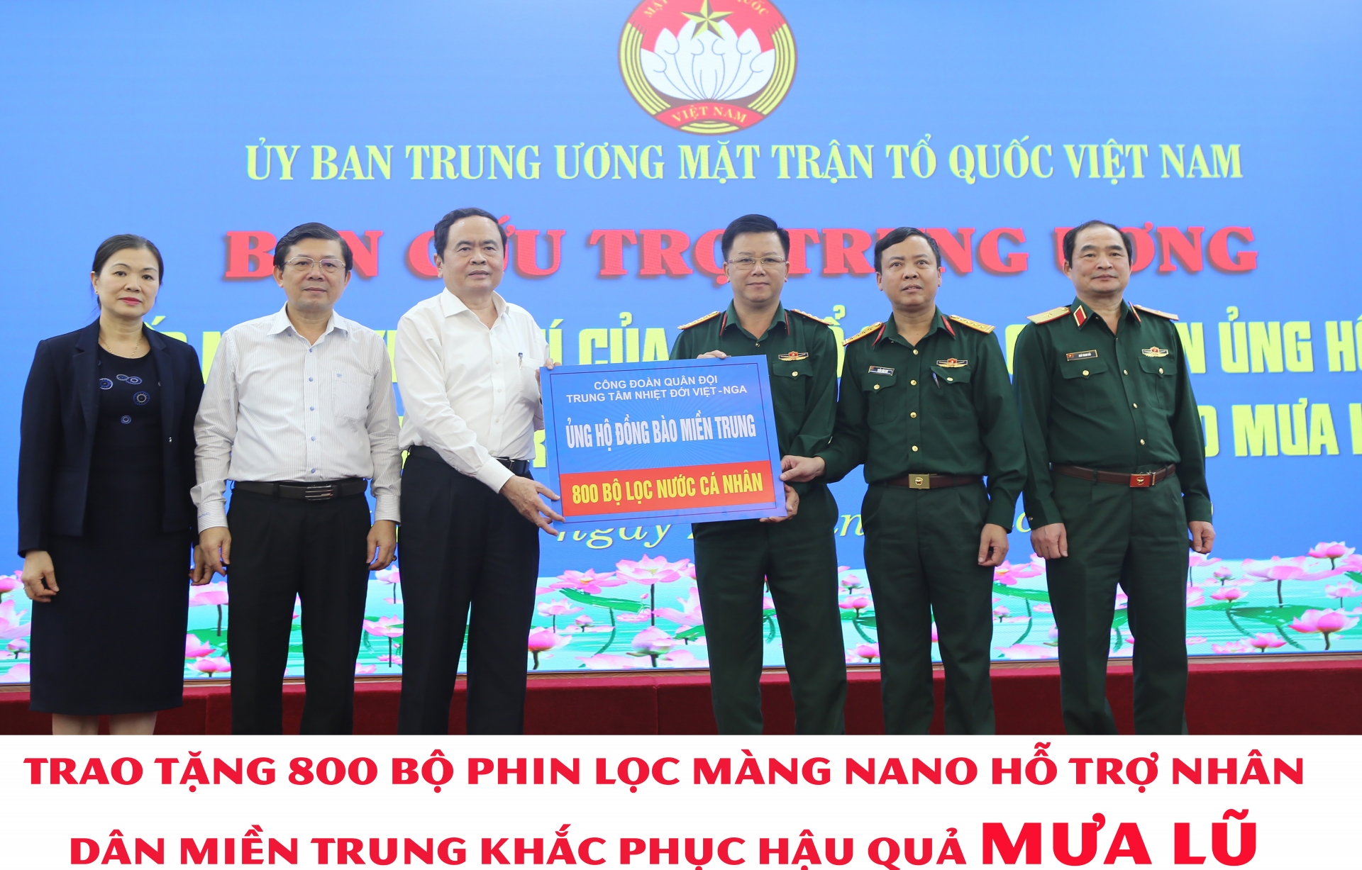 Tặng 800 bộ phin lọc màng nano hỗ trợ nhân dân miền Trung khắc phục hậu quả mưa lũ Tặng 800 bộ phin lọc màng nano hỗ trợ nhân dân miền Trung khắc phục hậu quả mưa lũ