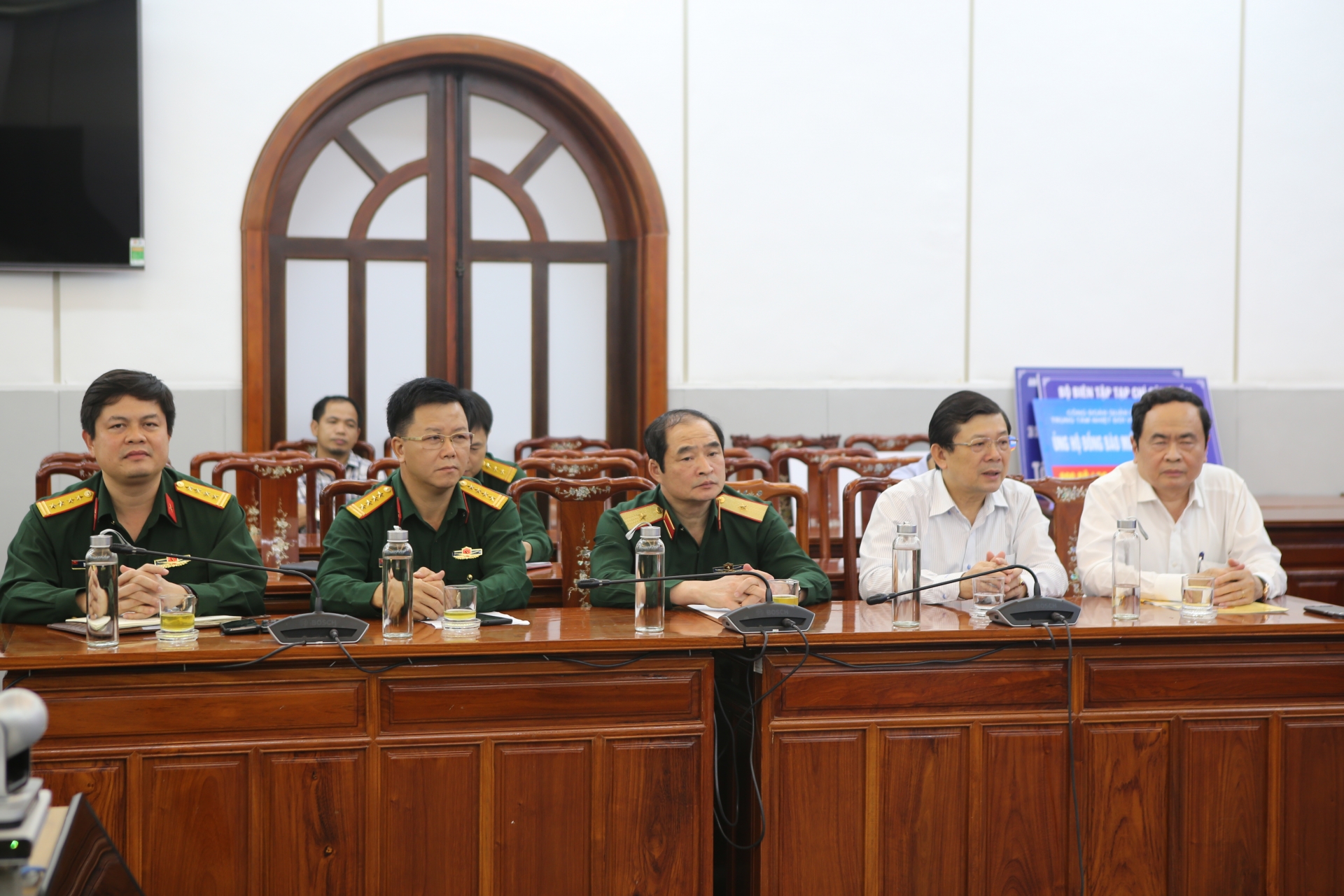 Tặng 800 bộ phin lọc màng nano hỗ trợ nhân dân miền Trung khắc phục hậu quả mưa lũ Tặng 800 bộ phin lọc màng nano hỗ trợ nhân dân miền Trung khắc phục hậu quả mưa lũ