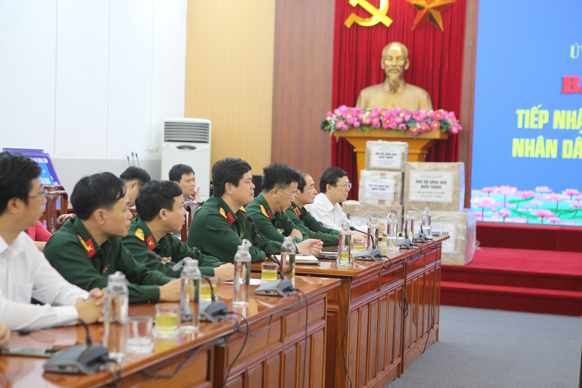 Tặng 800 bộ phin lọc màng nano hỗ trợ nhân dân miền Trung khắc phục hậu quả mưa lũ Tặng 800 bộ phin lọc màng nano hỗ trợ nhân dân miền Trung khắc phục hậu quả mưa lũ