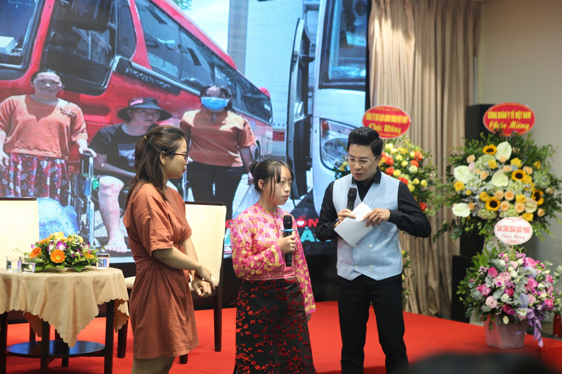 Hành trình đổi đời của cô bé người H'Mông Sùng Thị Giàng Hành trình đổi đời của cô bé người H'Mông Sùng Thị Giàng