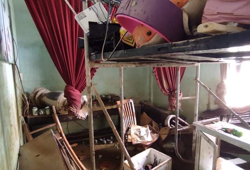 Hết mình cứu chữa bệnh nhân, nhà cửa tan hoang… 'tặc lưỡi' với đất trời vì mưa lũ