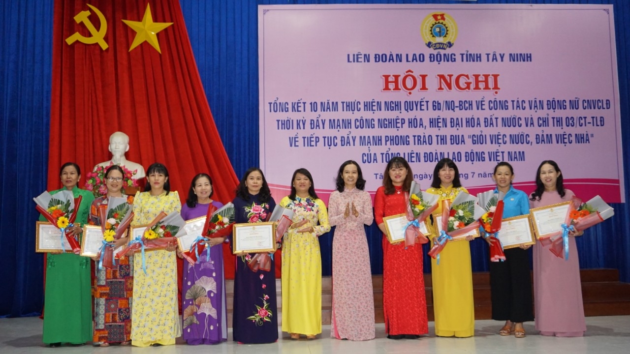 Là Chủ tịch Công đoàn, có khả năng ngoại ngữ là một lợi thế Là Chủ tịch Công đoàn, có khả năng ngoại ngữ là một lợi thế