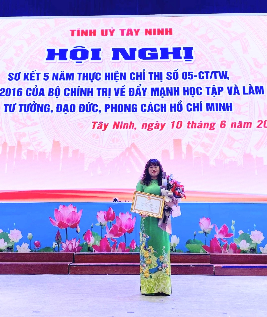 Là Chủ tịch Công đoàn, có khả năng ngoại ngữ là một lợi thế Là Chủ tịch Công đoàn, có khả năng ngoại ngữ là một lợi thế