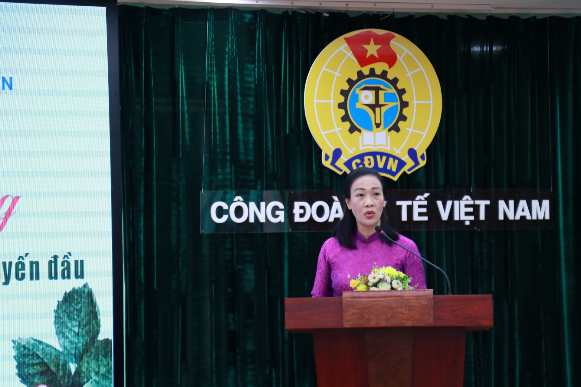 Tôn vinh nữ y, bác sĩ tiêu biểu trên tuyến đầu chống dịch Covid-19