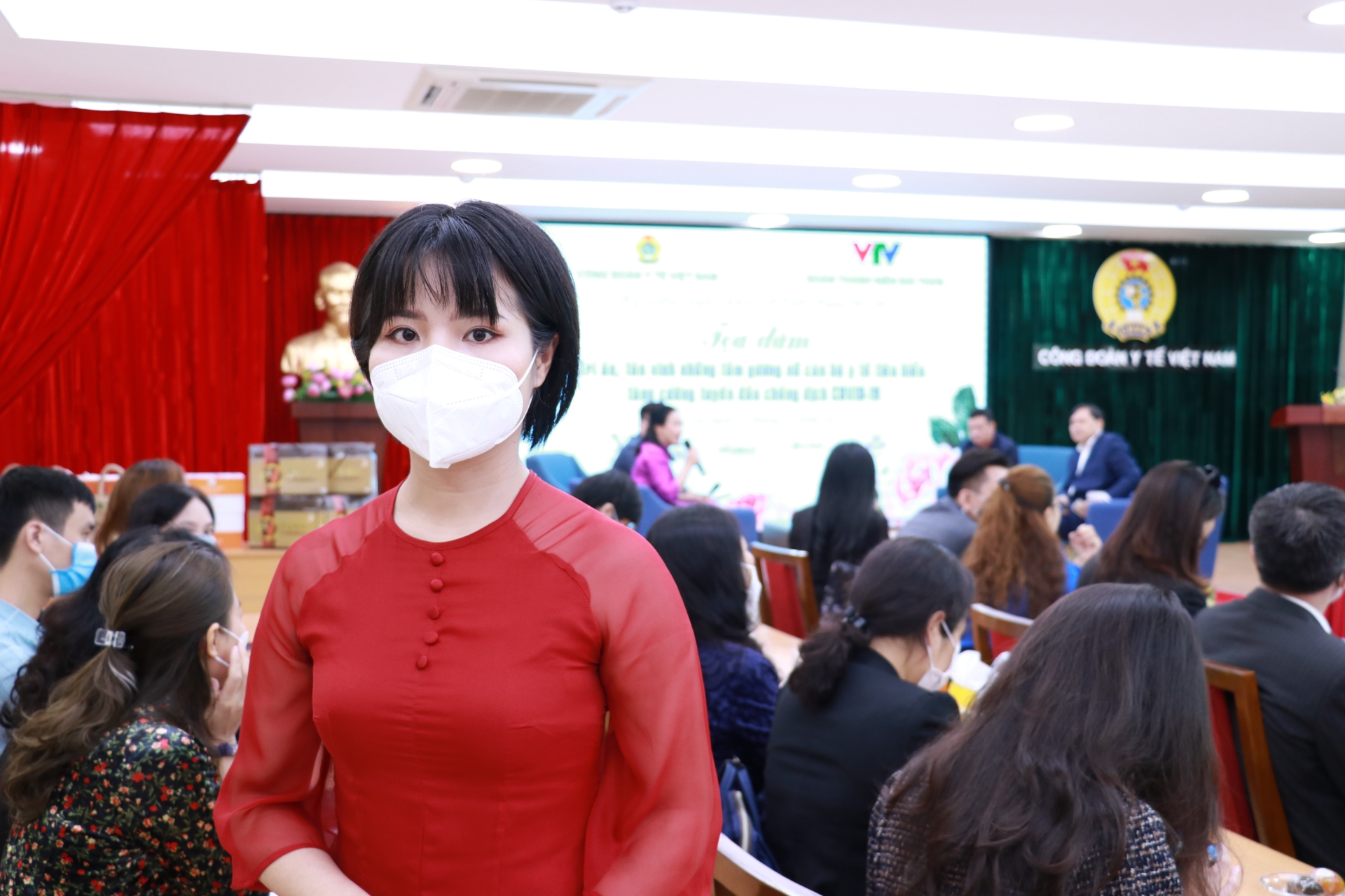 Tôn vinh nữ y, bác sĩ tiêu biểu trên tuyến đầu chống dịch Covid-19