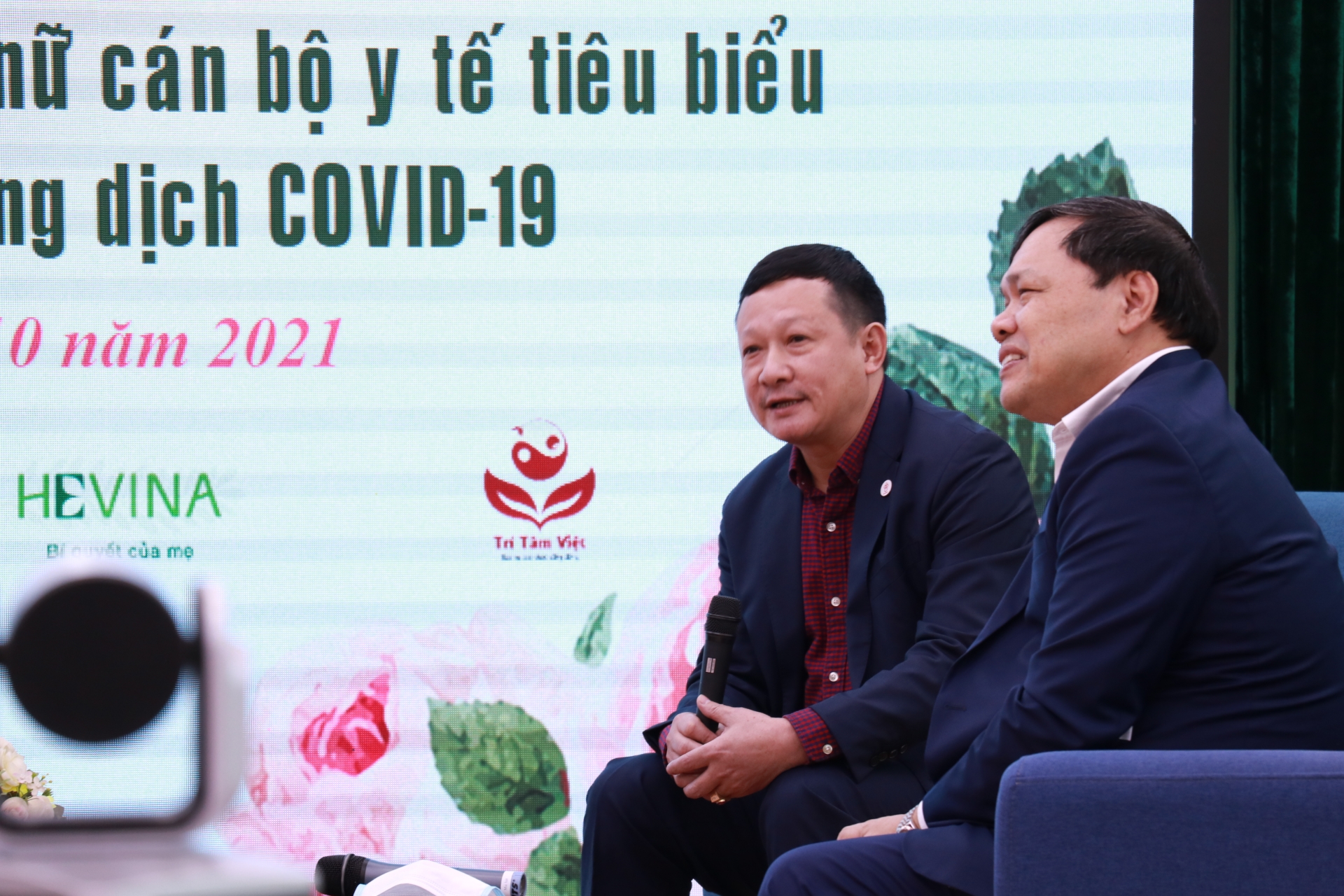 Tôn vinh nữ, y bác sĩ tiêu biểu xung kích trên tuyến đầu chống dịch Covid-19