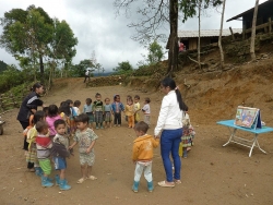 yeu cau xem xet tuyen dung dac cach giao vien hop dong