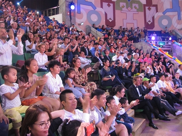 dam me nghiep dien dien vien xiec vat va nguy hiem nang nhoc the nao