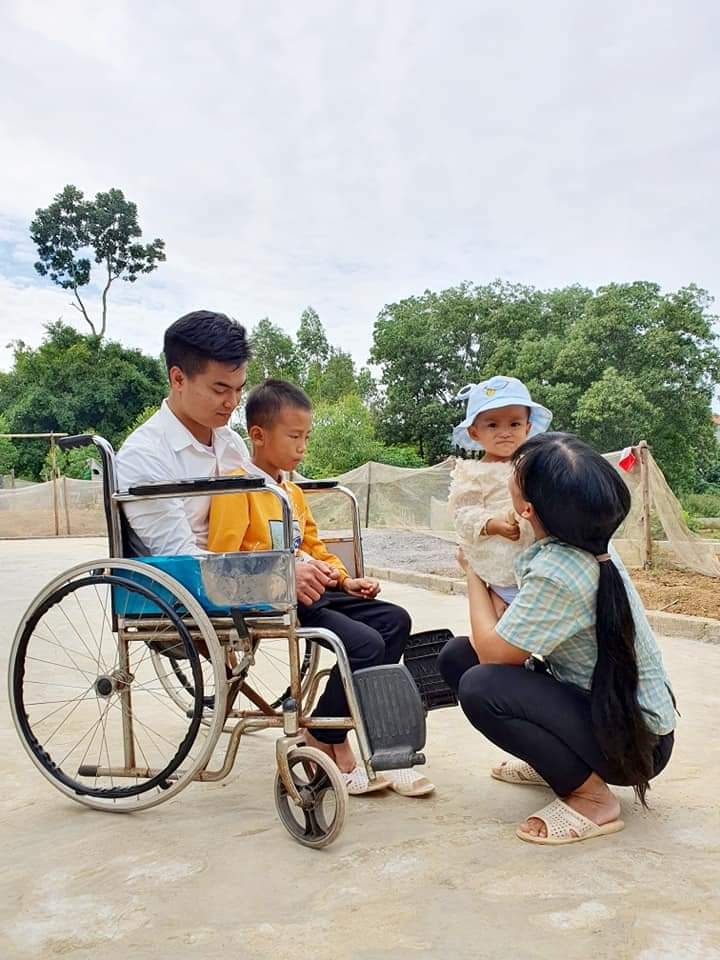 Chuyện hai vợ chồng công nhân chỉ có “một đôi chân” Chuyện hai vợ chồng công nhân chỉ có “một đôi chân”