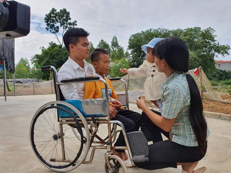 Chuyện hai vợ chồng công nhân chỉ có “một đôi chân” Chuyện hai vợ chồng công nhân chỉ có “một đôi chân”