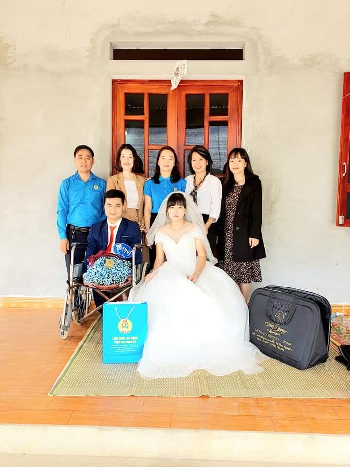 Chuyện hai vợ chồng công nhân chỉ có “một đôi chân” Chuyện hai vợ chồng công nhân chỉ có “một đôi chân”