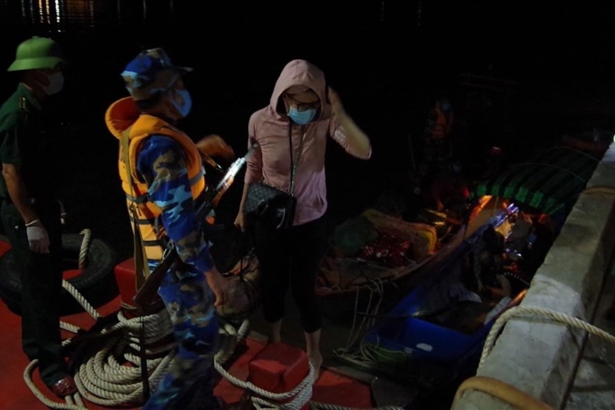 Lao động “chui” trên tàu hàng, tàu cá, tàu container là nguy cơ lây nhiễm Covid - 19 Lao động “chui” trên tàu hàng, tàu cá, tàu container là nguy cơ lây nhiễm Covid - 19