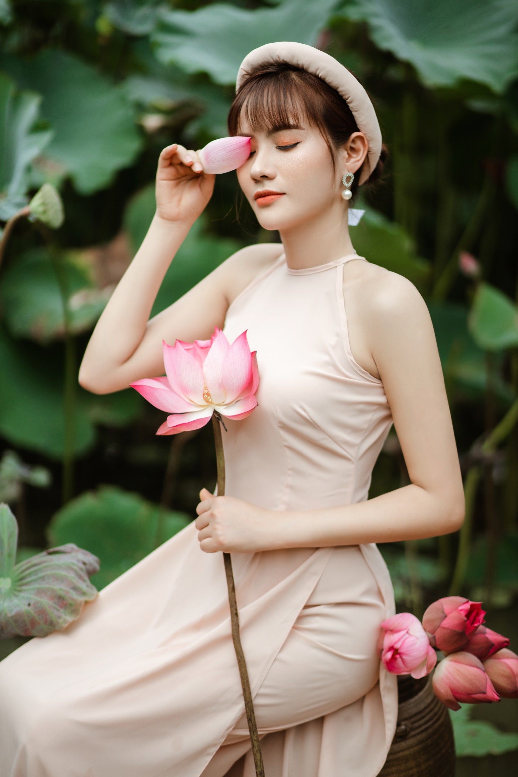 Vẻ đẹp lung linh của những nữ công nhân điện tử