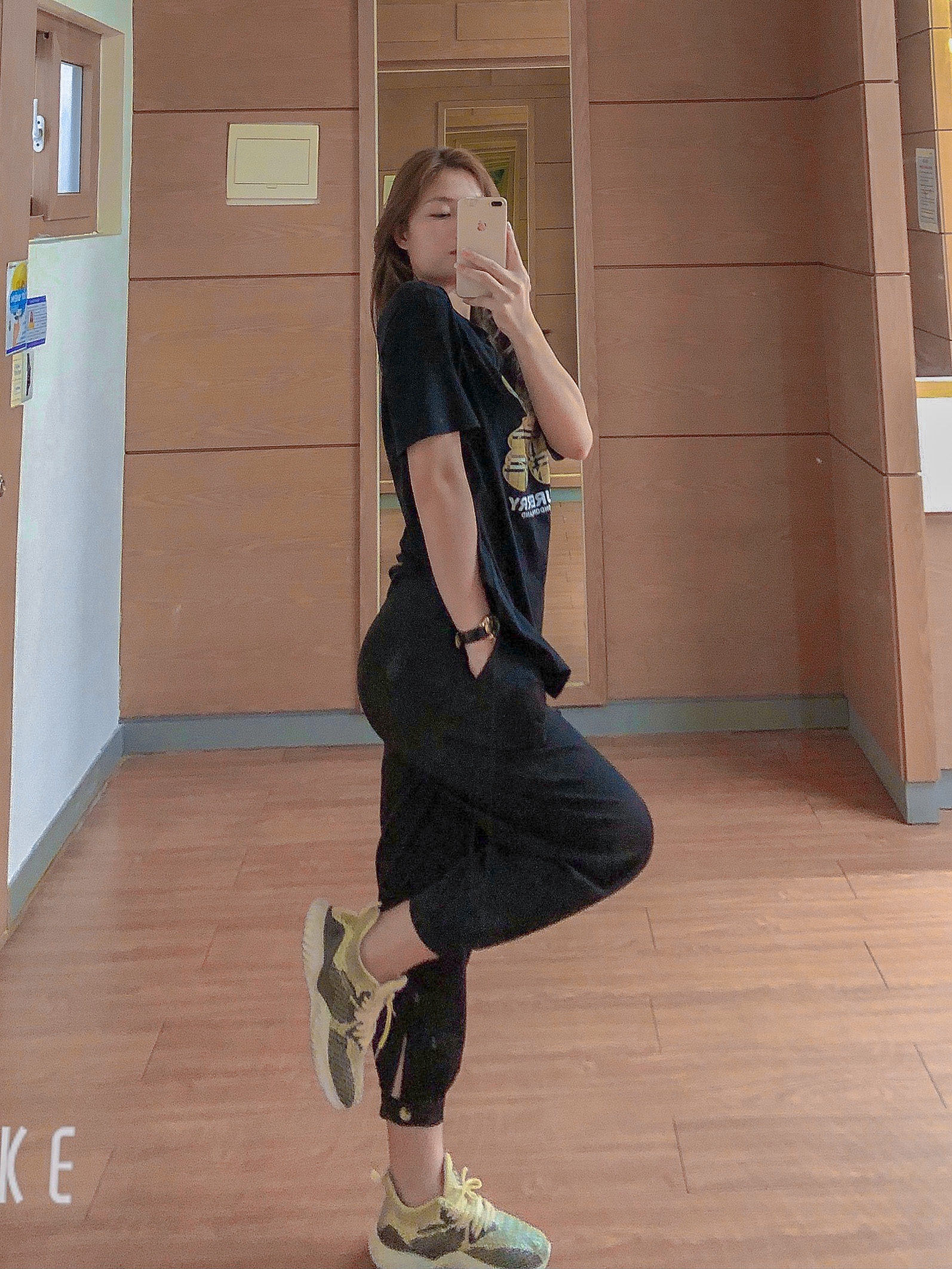 Vẻ đẹp lung linh của những nữ công nhân điện tử