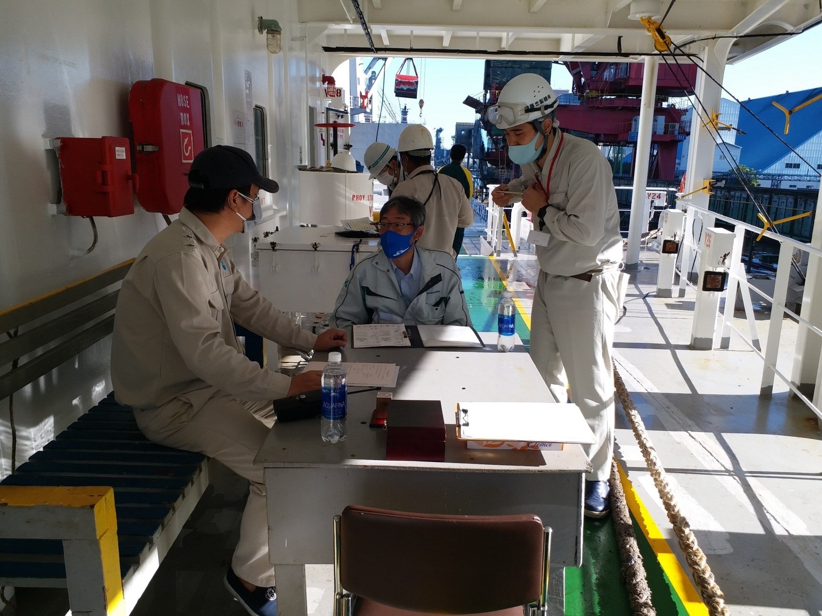 Hình ảnh đời sống, việc làm thuyền viên trong đại dịch Covid-19