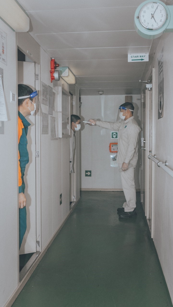 Hình ảnh đời sống, việc làm thuyền viên trong đại dịch Covid-19