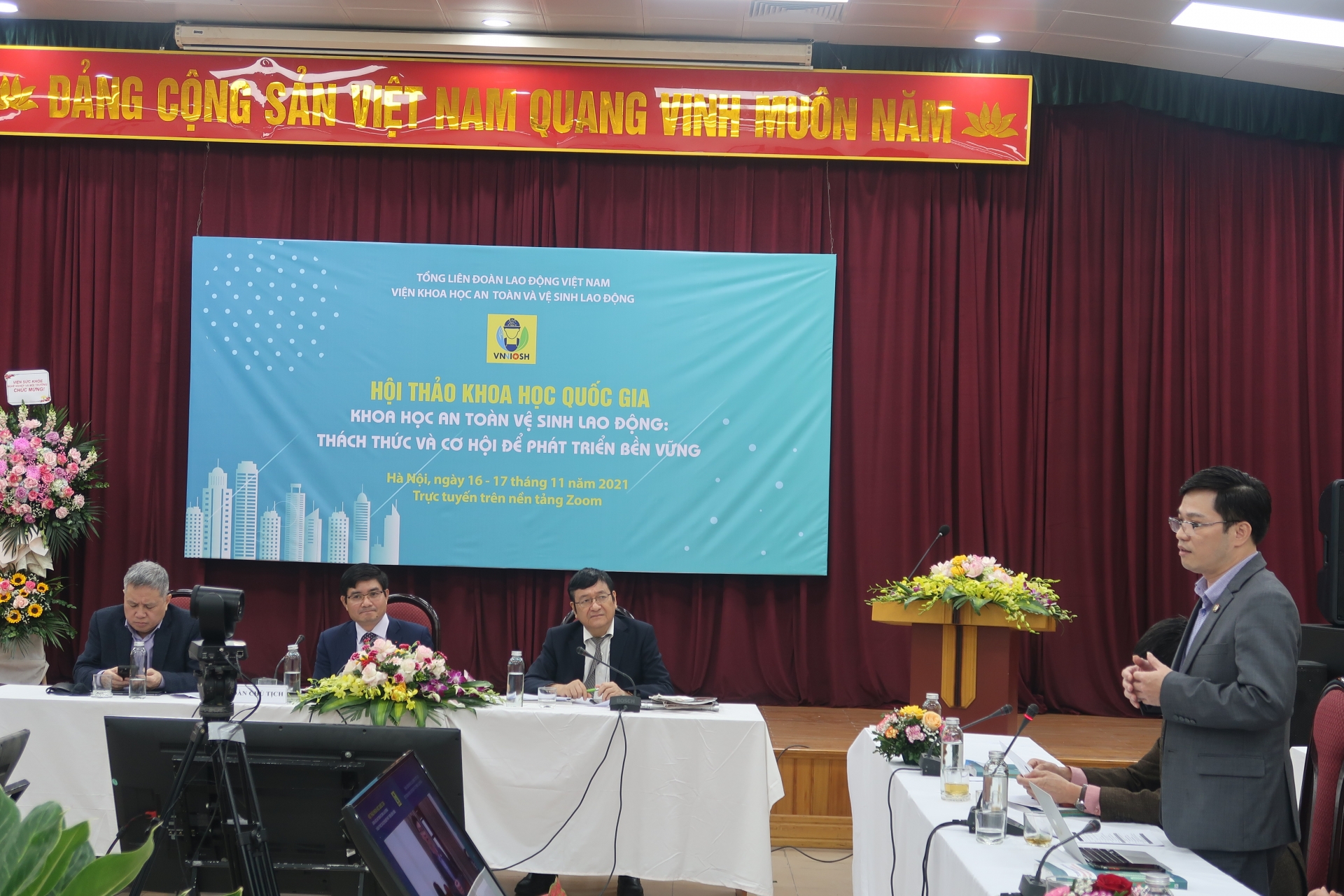 Hội thảo "Khoa học ATVSLĐ: Thách thức và cơ hội để phát triển bền vững" Hội thảo "Khoa học ATVSLĐ: Thách thức và cơ hội để phát triển bền vững"