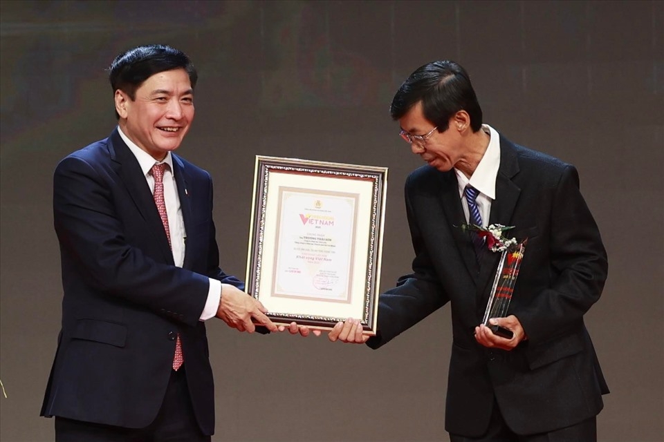 Tôn vinh 9 tập thể, cá nhân tại Chương trình Vinh quang Việt Nam 2021 Tôn vinh 9 tập thể, cá nhân tại Chương trình Vinh quang Việt Nam 2021