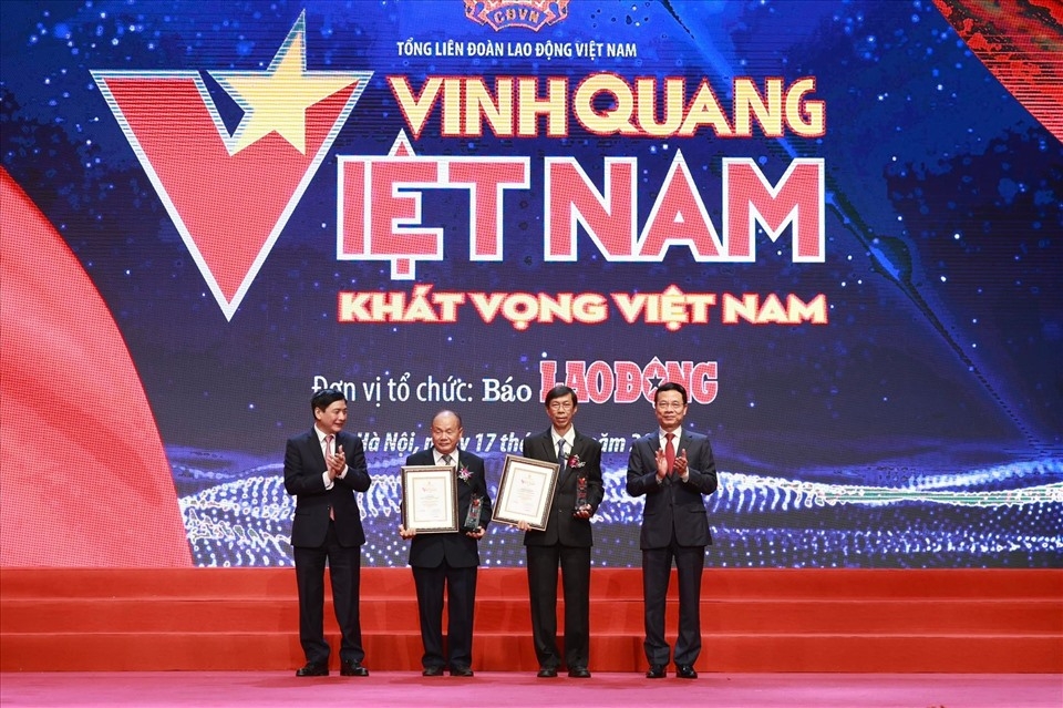 Tôn vinh 9 tập thể, cá nhân tại Chương trình Vinh quang Việt Nam 2021 Tôn vinh 9 tập thể, cá nhân tại Chương trình Vinh quang Việt Nam 2021