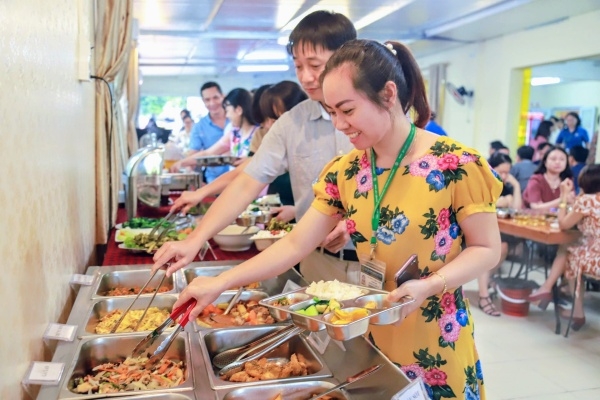 Bếp ăn an toàn cho cán bộ, giảng viên nha hang h green cung cap suat an an toan cho can bo giang vien