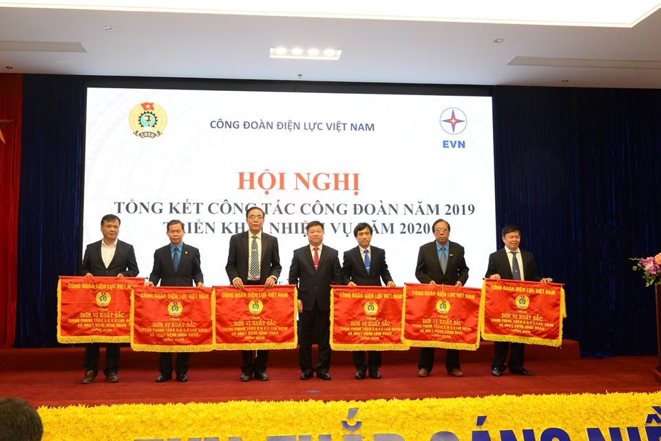 Năm 2019, Công đoàn Điện lực Việt Nam được đề nghị Cờ thi đua xuất sắc Tổng Liên đoàn nam 2019 cong doan dien luc viet nam duoc de nghi co thi dua xuat sac tong lien doan