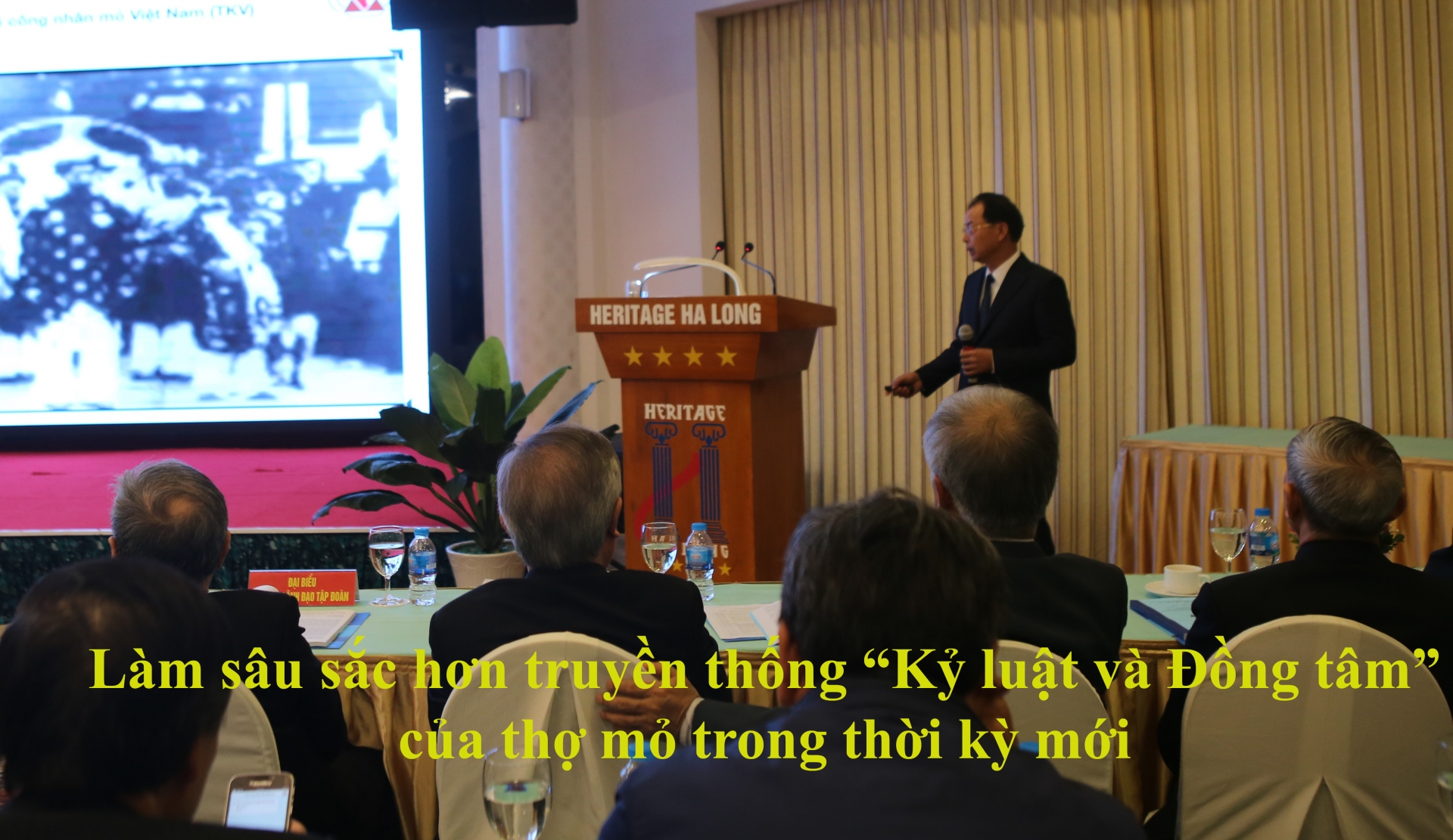 Làm sâu sắc thêm truyền thống "Kỷ luật và Đồng tâm" của thợ mỏ trong tình hình mới Làm sâu sắc thêm truyền thống "Kỷ luật và Đồng tâm" của thợ mỏ trong tình hình mới