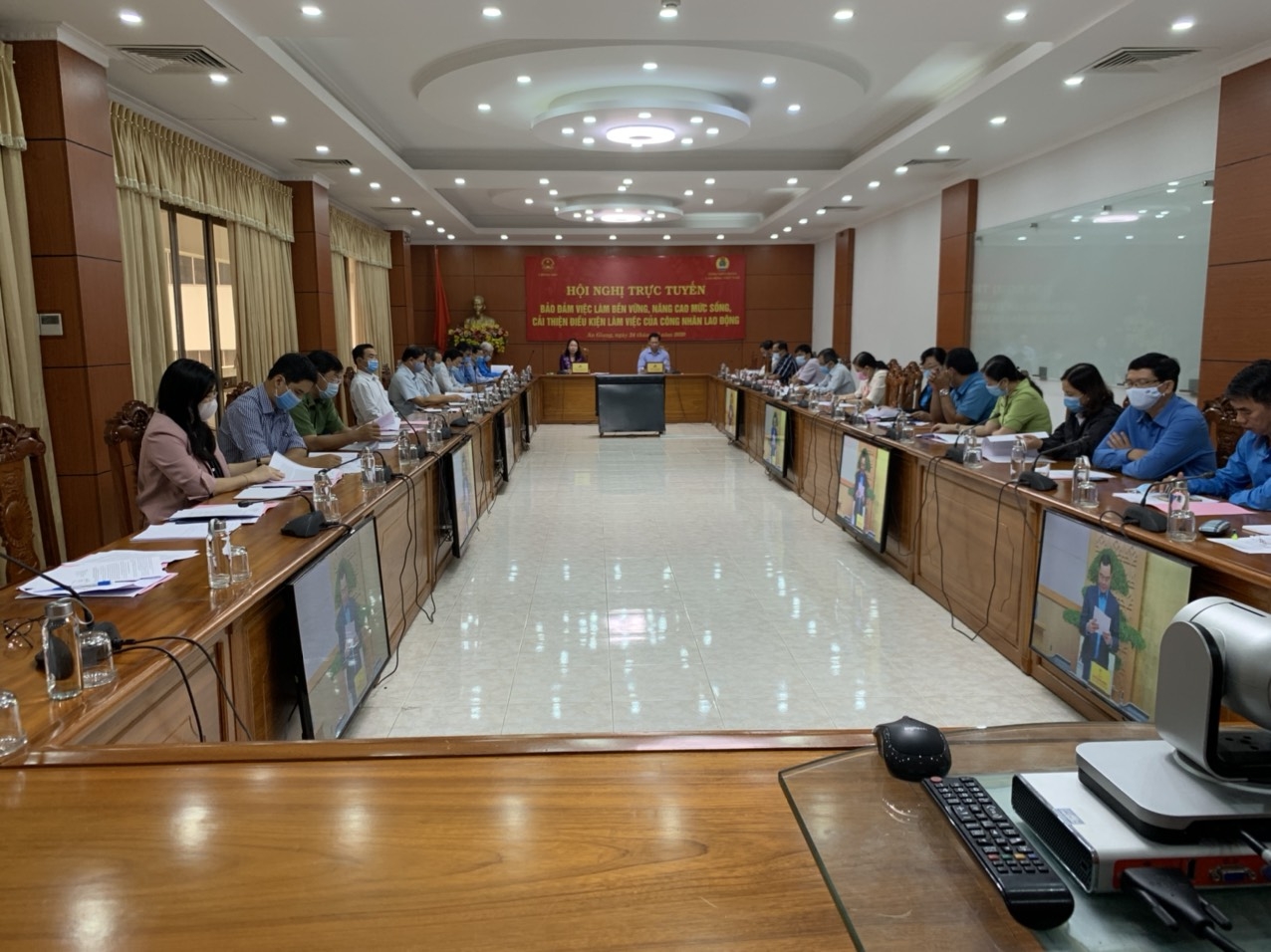 Thủ tướng Chính phủ làm việc với Đoàn Chủ tịch Tổng LĐLĐ Việt Nam và 27 tỉnh, thành phố Thủ tướng Chính phủ làm việc với Đoàn Chủ tịch Tổng LĐLĐ Việt Nam và 27 tỉnh, thành phố