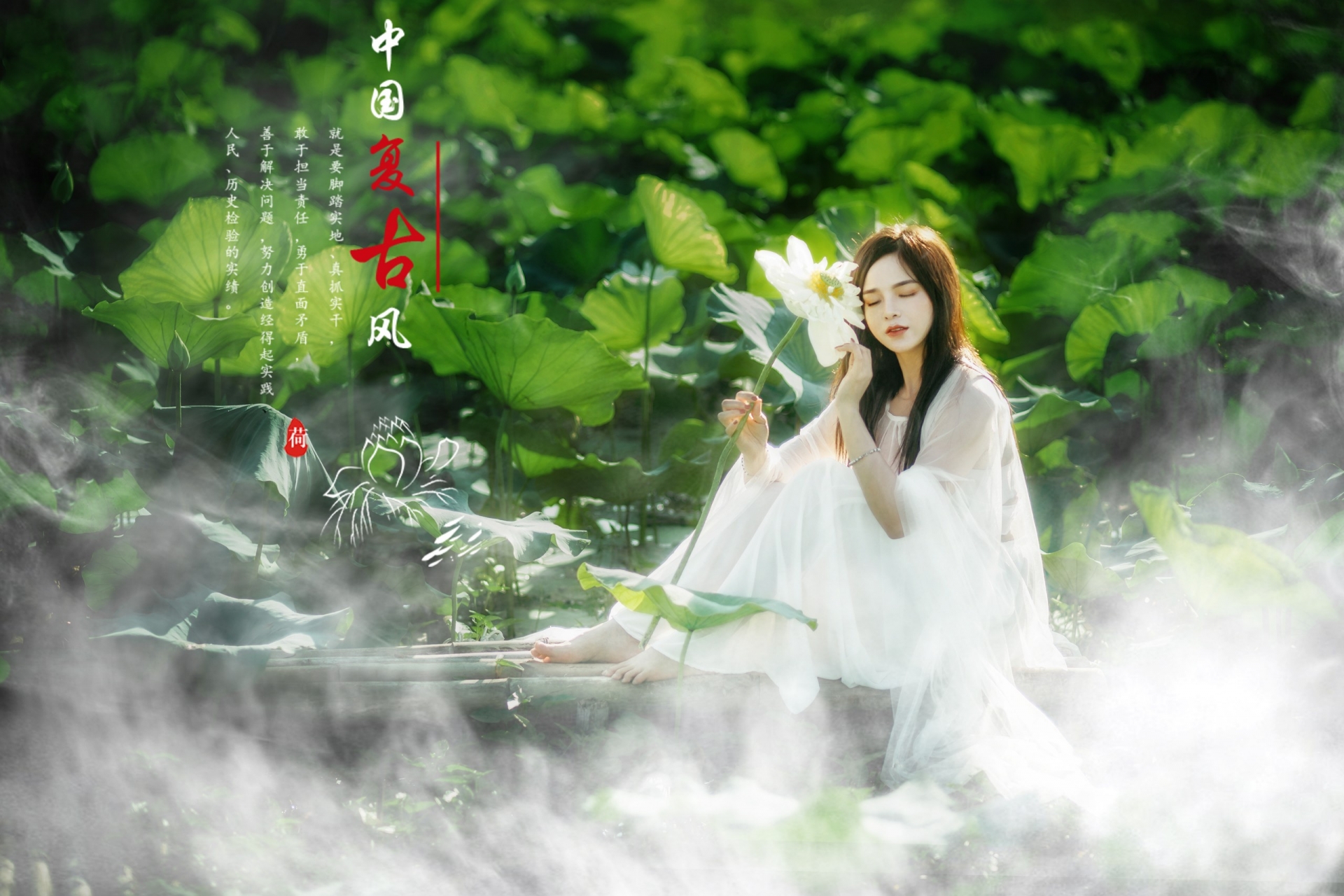 Nữ công nhân xinh đẹp trong trang phục truyền thống và hiện đại Nữ công nhân xinh đẹp trong trang phục truyền thống và hiện đại