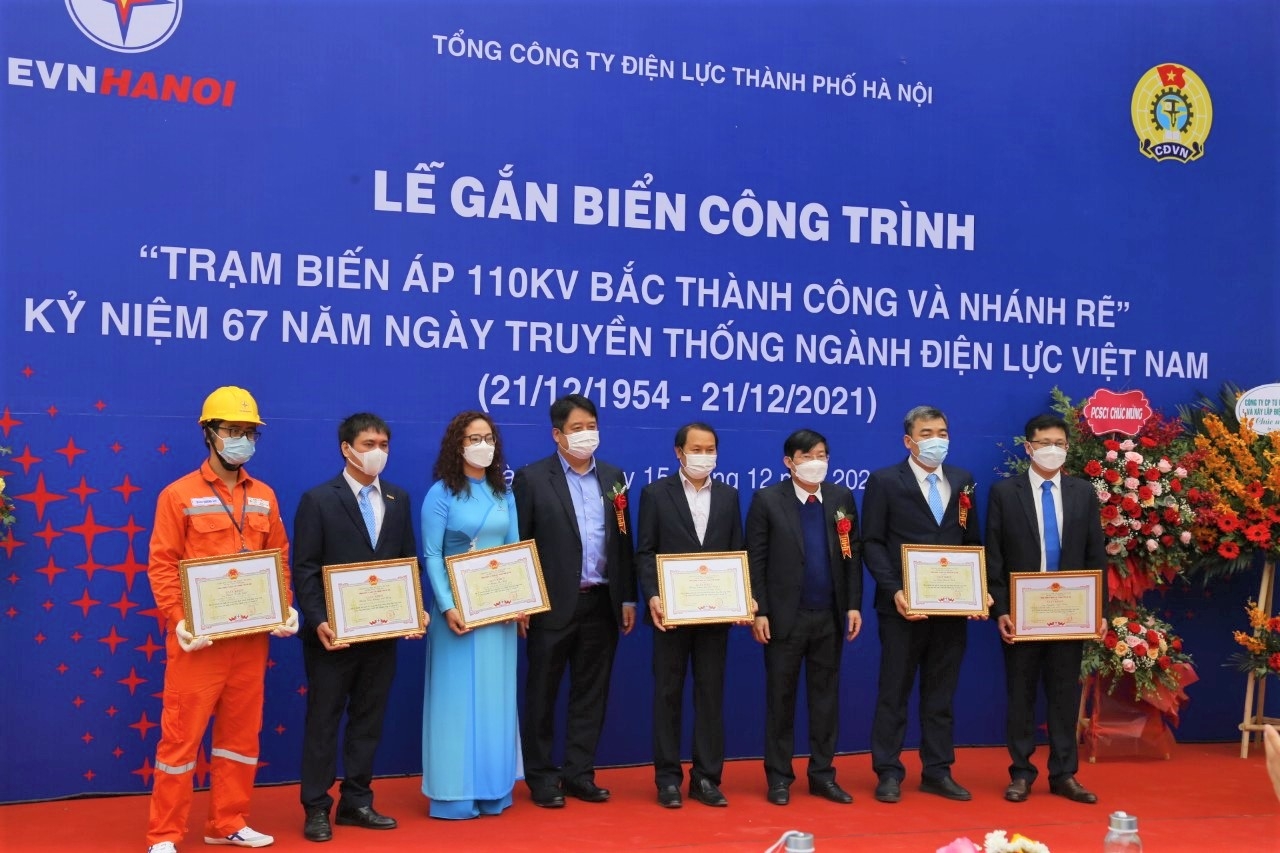 EVNHANOI gắn biển công trình “Xây dựng trạm biến áp 110kV Bắc Thành Công và nhánh rẽ”