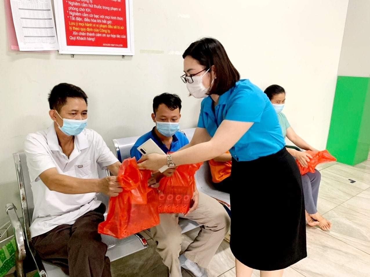 Dự kiến 900 triệu đồng chăm lo đoàn viên, người lao động dịp Tết Nguyên đán Dự kiến 900 triệu đồng chăm lo đoàn viên, người lao động dịp Tết Nguyên đán