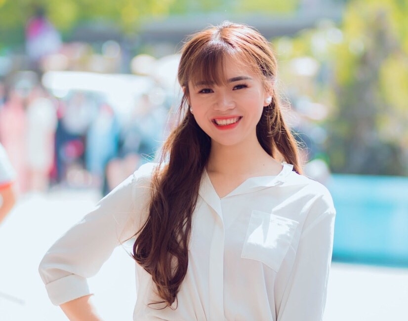 Nữ công nhân xinh đẹp học cách Nữ công nhân xinh đẹp học cách