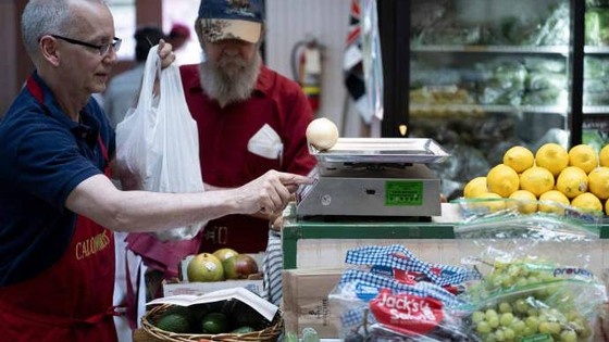 Nguyên nhân khiến thu nhập người lao động các nước giàu sụt giảm