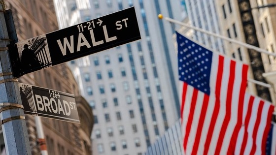 Chứng khoán Mỹ giảm điểm khép lại tháng khó khăn của thị trường