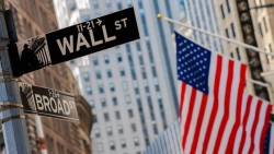 Chứng khoán Mỹ giảm điểm khép lại tháng khó khăn của thị trường