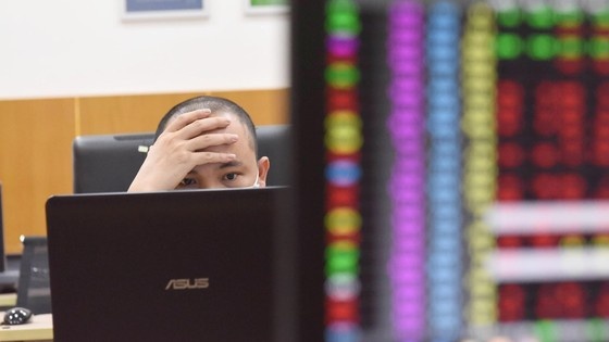 Tiền ngoại đang trở lại, VN-Index duy trì sắc xanh