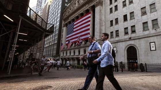 Chứng khoán Mỹ giảm sâu, Dow Jones sụt 500 điểm sau quyết định của Fed