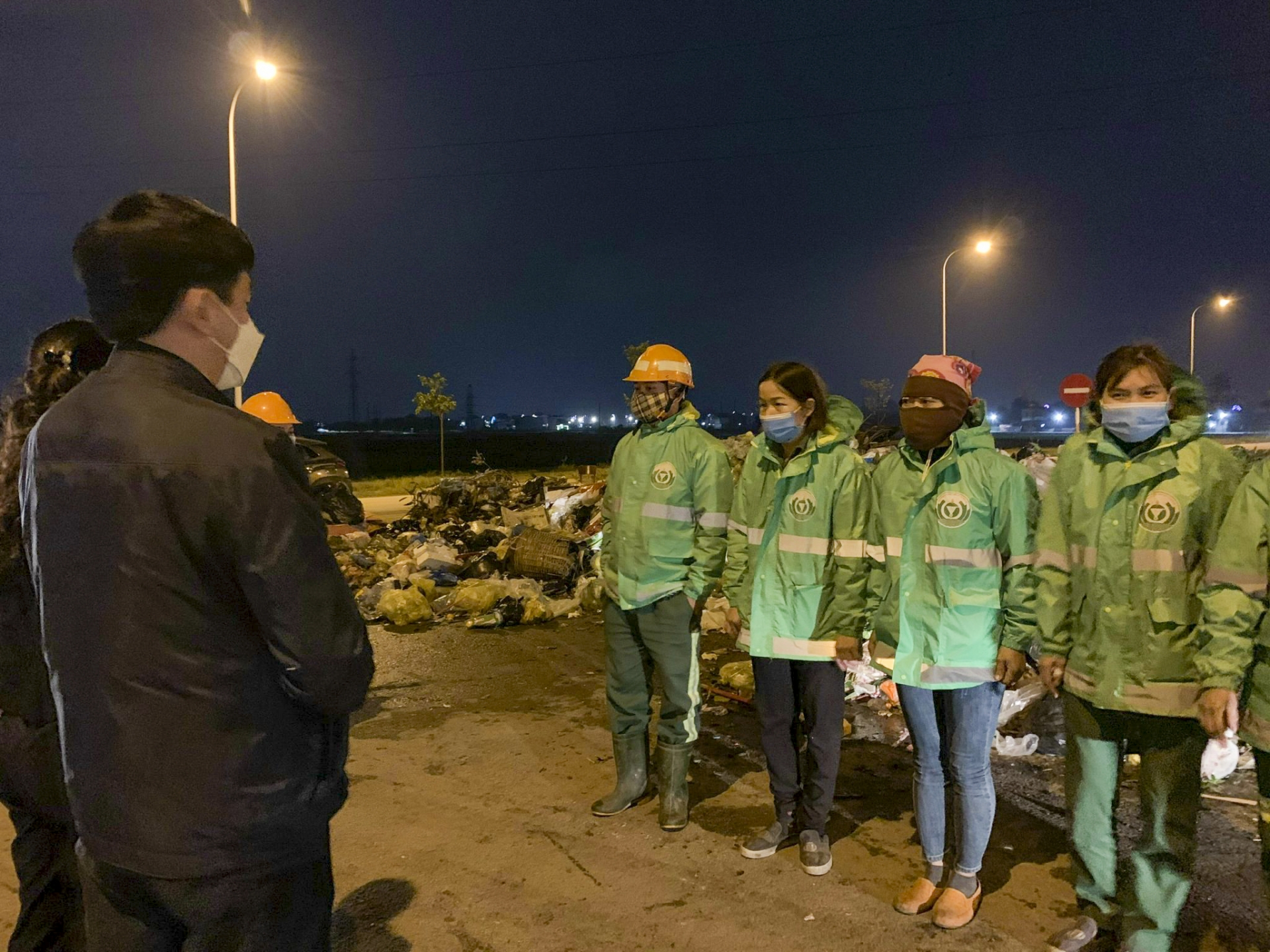 LĐLĐ Nghệ An: Tặng quà cho người lao động làm việc đêm giao thừa LĐLĐ Nghệ An: Tặng quà cho người lao động làm việc đêm giao thừa