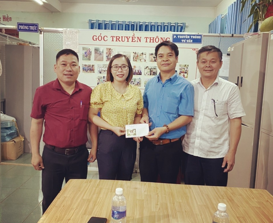 Lãnh đạo tỉnh Đắk Lắk, Đắk Nông tặng quà cho công nhân lao động làm việc đêm Giao thừa Đắk Lắk, Đắk Nông: Lãnh đạo tỉnh tặng quà cho công nhân làm việc đêm giao thừa