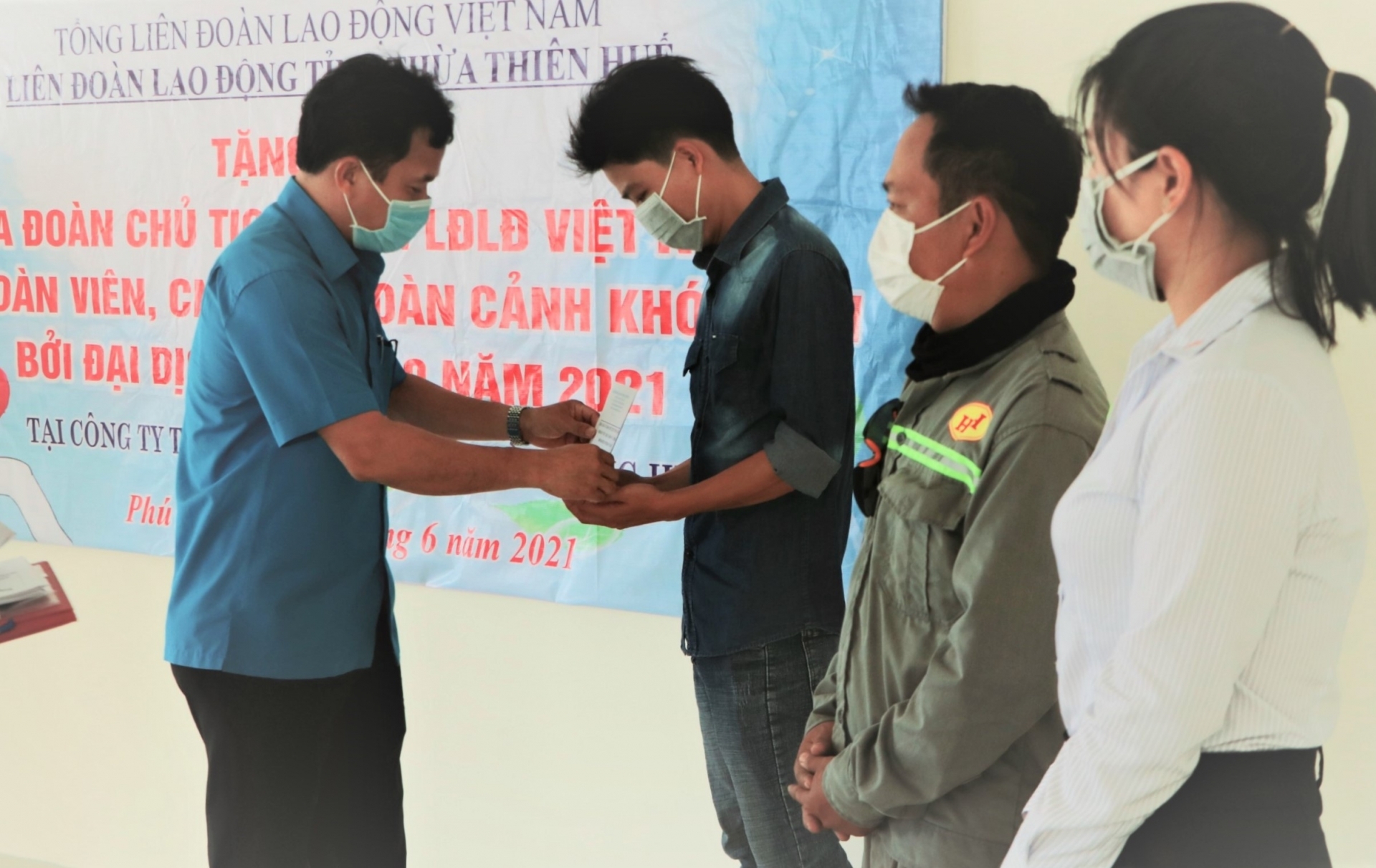 Thừa Thiên Huế: Phấn đấu giải quyết việc làm cho 16.300 lao động trong năm 2022 Thừa Thiên Huế: Phấn đấu giải quyết việc làm cho 16.300 lao động trong năm 2022