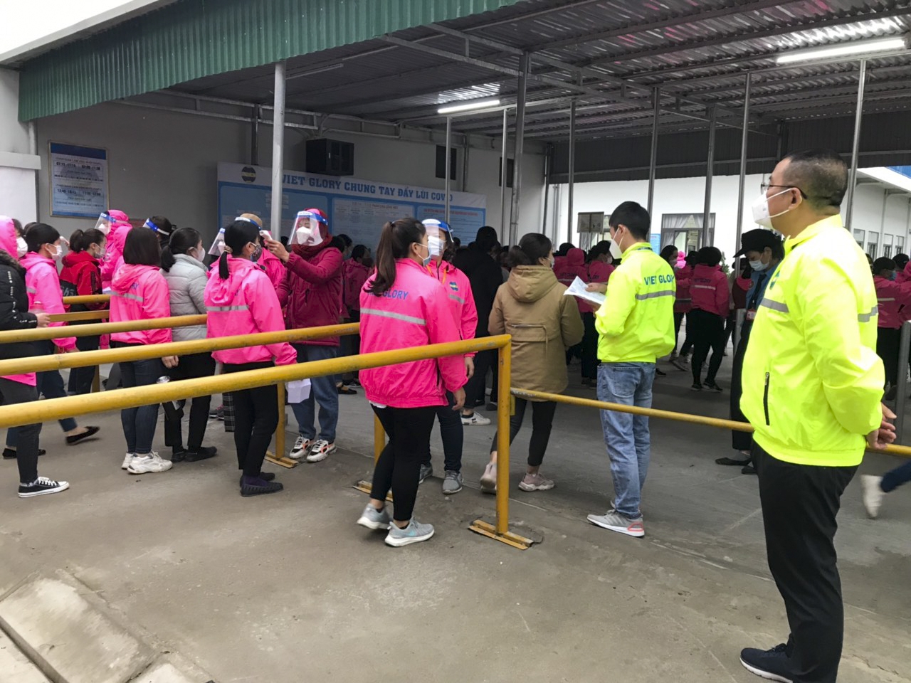 Công đoàn Nghệ An đón 5000 công nhân đi làm trở lại Nghệ An: Công nhân Công ty Viet Glory đã đi làm trở lại