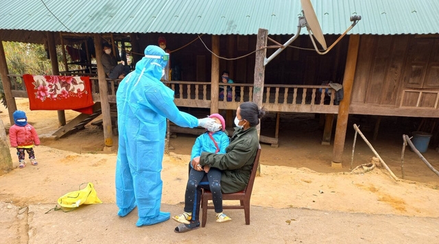 Những bông hoa đẹp nhất dành cho nữ CCVCLĐ ngành Y tế tham gia phòng chống dịch bệnh