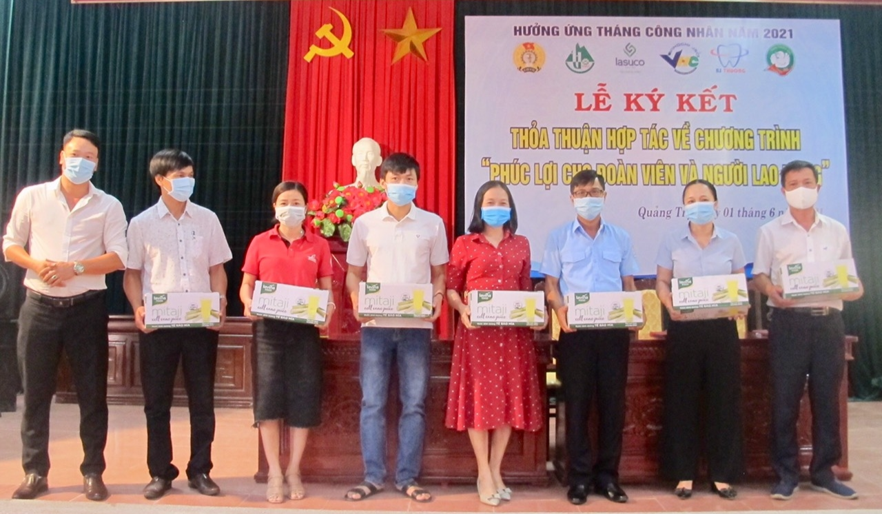 LĐLĐ tỉnh: Ký kết chương trình phúc lợi cho đoàn viên