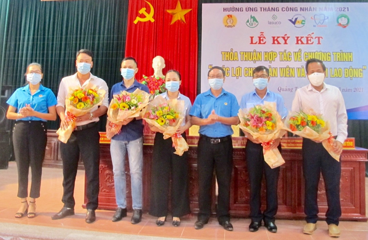 LĐLĐ tỉnh Quảng Trị  ký kết chương trình phúc lợi đoàn viên