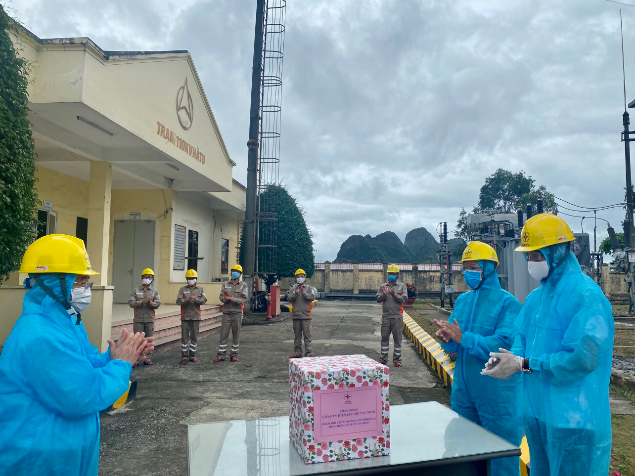 Công đoàn Tổng Công ty Điện lực miền Bắc hỗ trợ 4,5 tỷ đồng chăm lo cho NLĐ Công đoàn Tổng Công ty Điện lực miền Bắc hỗ trợ 4,5 tỷ đồng chăm lo cho NLĐ