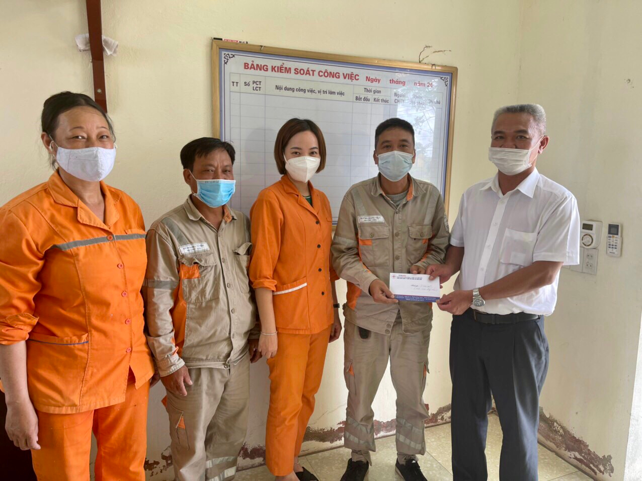 Công đoàn Tổng Công ty Điện lực miền Bắc hỗ trợ 4,5 tỷ đồng chăm lo cho NLĐ Công đoàn Tổng Công ty Điện lực miền Bắc hỗ trợ 4,5 tỷ đồng chăm lo cho NLĐ