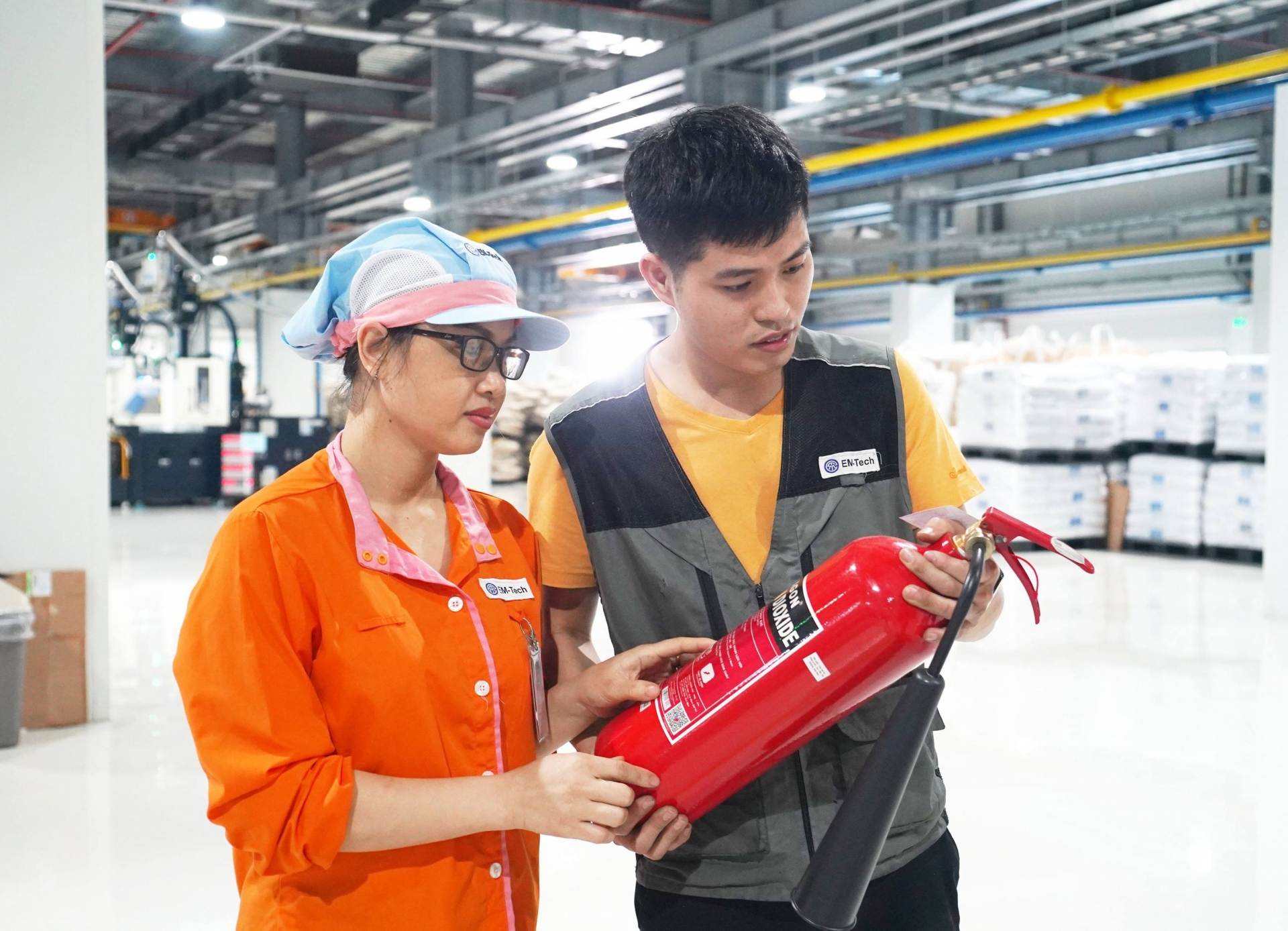 Trang phục công ty EM-tech Nghệ An